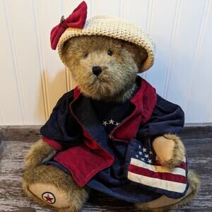 Boyd's Bears Liza Glorybear 15 " Patriotic Bear w/ Flag Bag and Hat